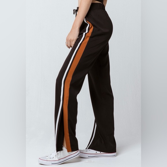 TILLY'S Sky and Sparrow Side Stripe Wide Leg Pants - Picture 5 of 7